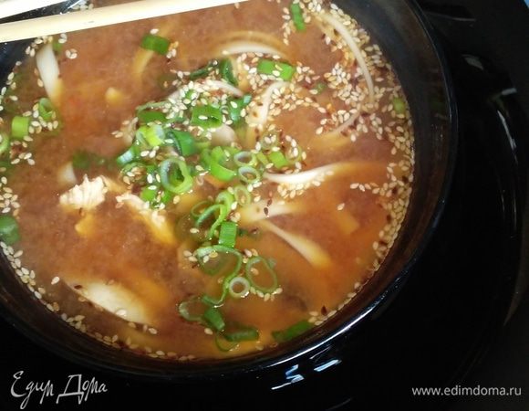 Подавать, посыпав зеленым луком и обжаренным кунжутом. Приятного аппетита!