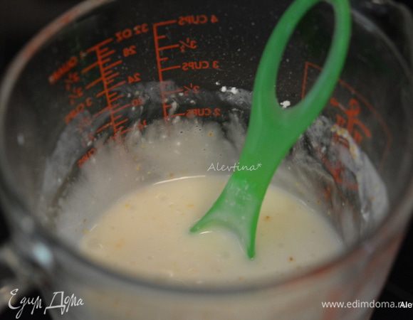 Приготовим глазурь. Смешаем все для глазури в емкости.