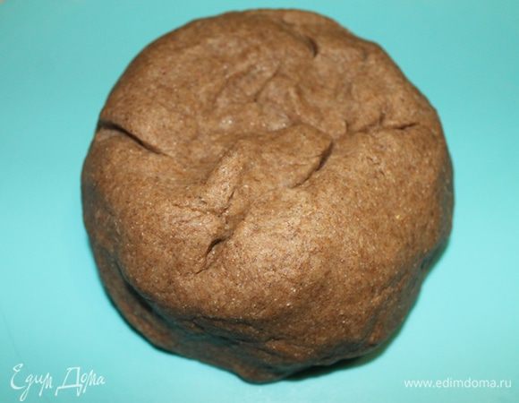 Вымесите не липкое, но мягкое тесто.