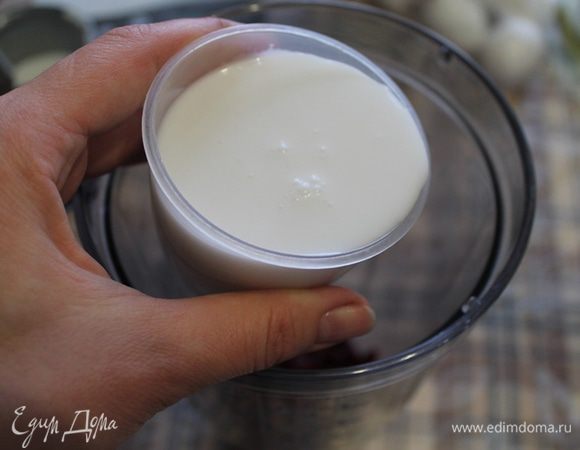 Влить кокосовое молоко.