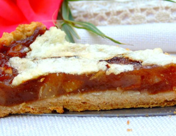 Пирог достать смазать джемом или медом. Дать остыть и можно подавать. Приятного аппетита!