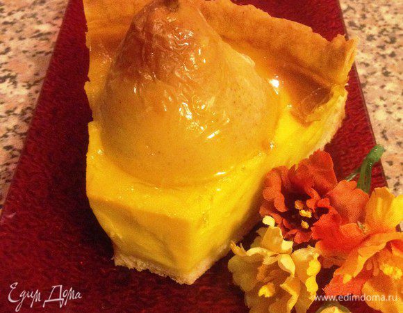 Заливка. 
В оставшийся  сироп  добавить желатин и нагреть до растворения, постоянно помешивая. Сироп не должен кипеть. Дать остыть. Вылить заливку на пирог поверх крема. Убрать в холодильник до застывания. 