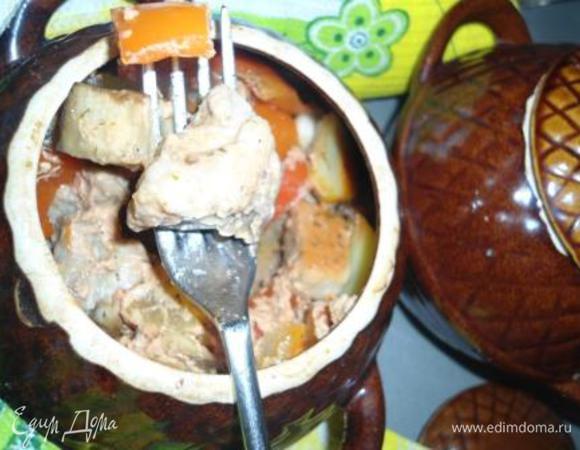 Томленое мясо с овощами готово! Добавьте зелень на свой вкус и приятного аппетита!!!
