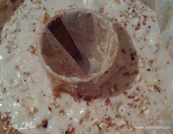 Тесто выливаем в форму на пергамент и выпекаем в духовке при 190-200° 30-40.