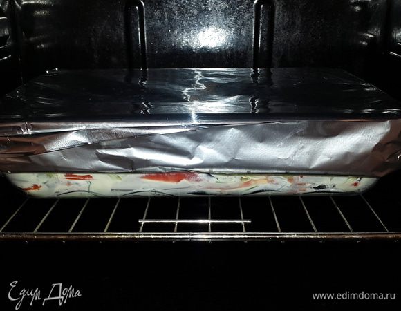 Накрываем фольгой и отправляем в разогретую до 200 С духовку на 40 минут.