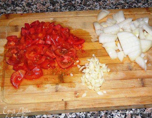 Овощи нарезать довольно крупно. У меня получилось помельче. 