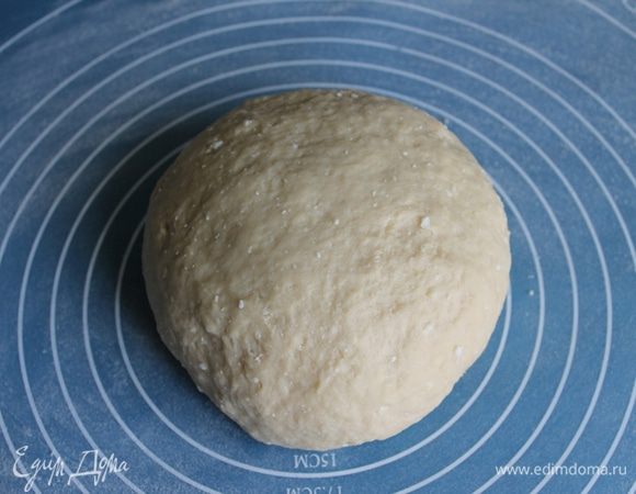 Замесить мягкое, но не жидкое тесто.