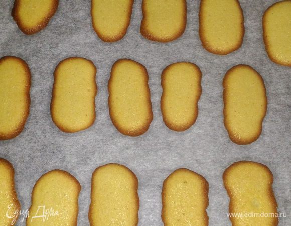 Выпекать 10-12 минут по рецепту. У меня получилось 8-9 минут. Всё зависит от духовки и размера печенья. Так что не оставляйте духовку без присмотра. Главный ориентир, когда вокруг печенья образуется золотистая корочка- ореол. 