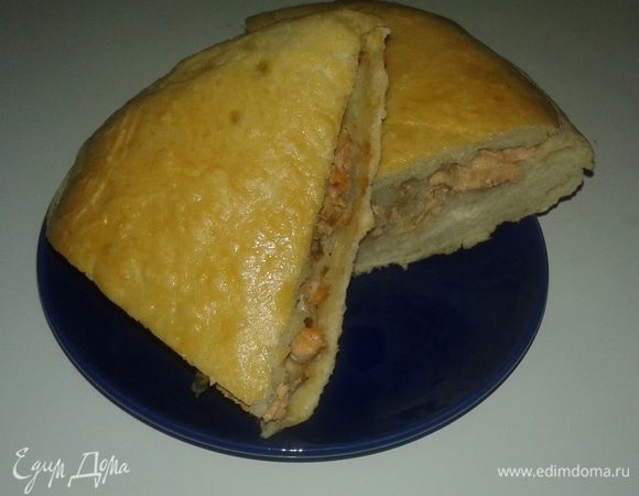 Ставим пирог в духовку до подрумяненной корочки. В моем случае это минут 40-50.
Приятного аппетита!