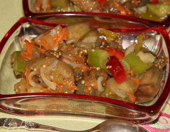 Через 2 часа раскладываем по баночкам и отправляем в холодильник. Но не забываем снять пробу и приглашаем всех присоединиться к дегустации. Смачного! 