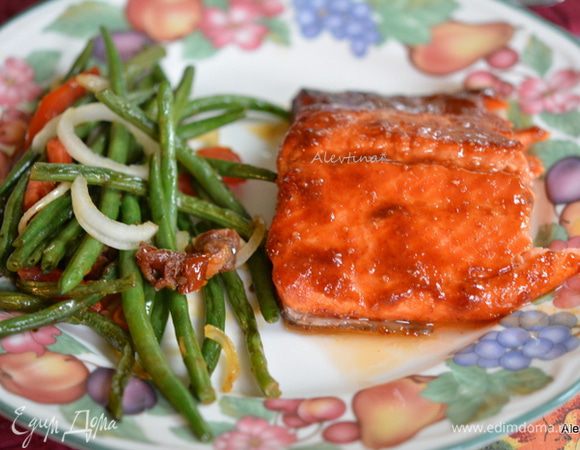 Подаем рыбу с овощным гарниром. Приятного аппетита.