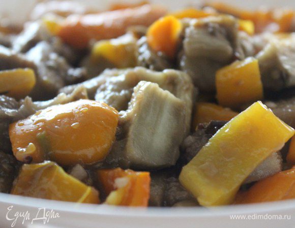 Теперь овощи перемешиваем и оставляем часа на 1,5.