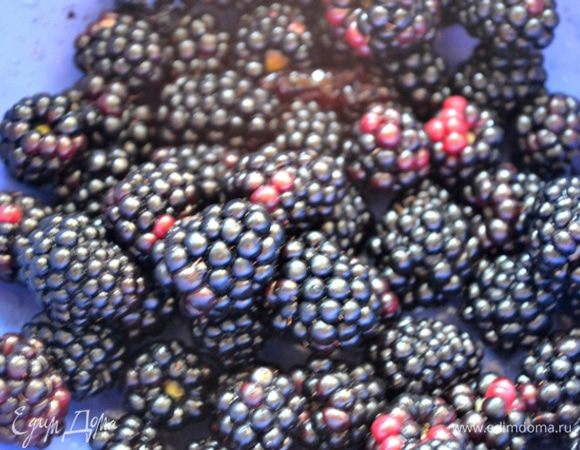 Моем и обсушиваем ягоды ежевики