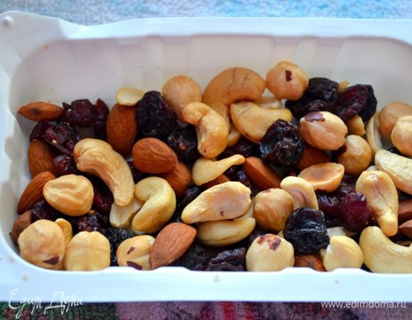 Используем для приготовления смузи ореховую смесь - миндаль, кешью, фундук