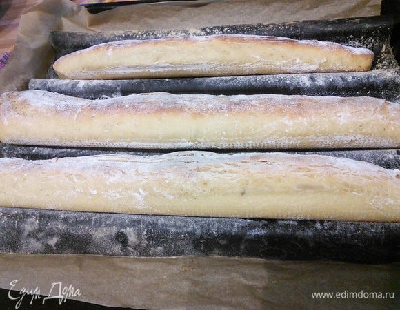 Я же свои багеты повернула бочком и допекала накрыв их листом пергамента. 
