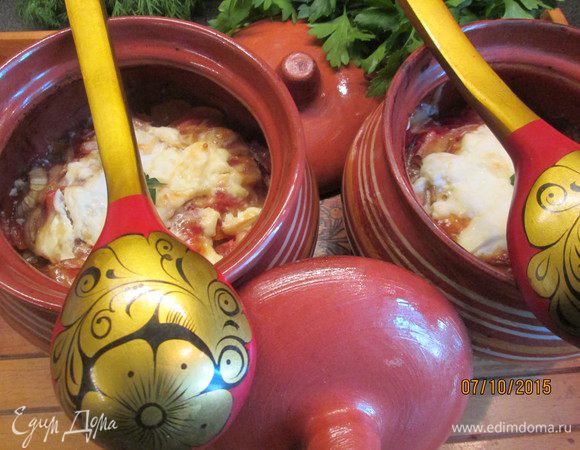 Достаем деревянные ложки, горшочки из духовки и собираемся всей семьей за круглым столом.
