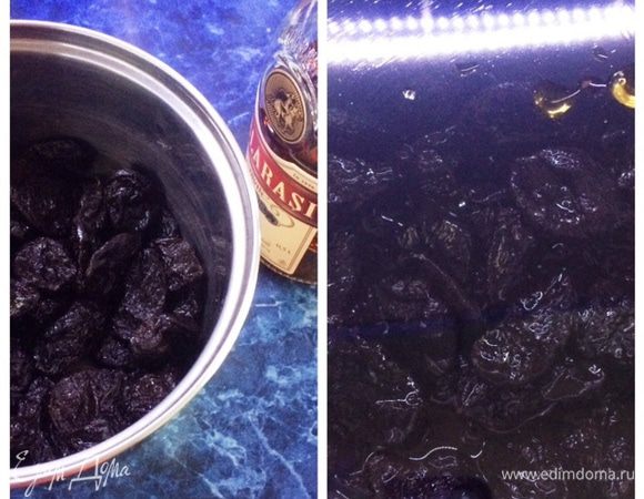 Чернослив замочить в роме (у меня коньяк, что было в доме :) на несколько часов, можно на ночь (по желанию).