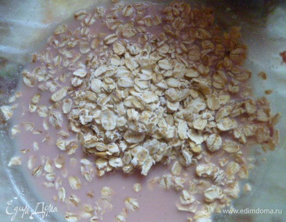 В молоке, в котором вымачивалось мясо, я замочила овсяные хлопья.