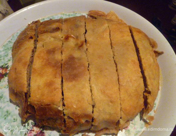 Готовый пирог я нарезала на полосы.