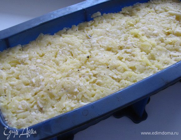 Закрыть второй частью картофельной смеси.