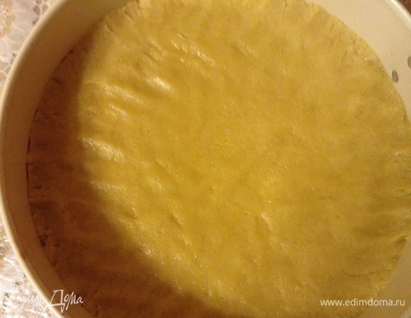 Вторую часть распределить по форме и поставить в холодильник минут на 20.