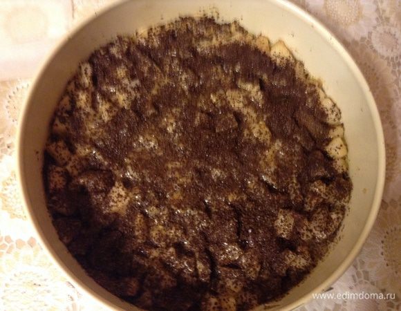 Натереть шоколад и присыпать груши.