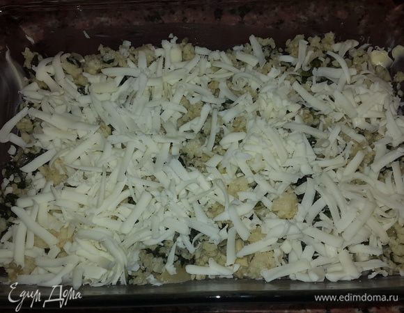 Берем вчерашний гарнир. У меня был кускус со шпинатом. Думаю, что и гречка будет хороша, и картофельное пюре, и рис, и овощи.

Выкладываем в смазанную сливочным маслом форму для запекания. Заливаем смесью яиц и молока и посыпаем тертым сыром.

Отправляем всю эту красоту в разогретую до 180 С духовку до образования румяной корочки.