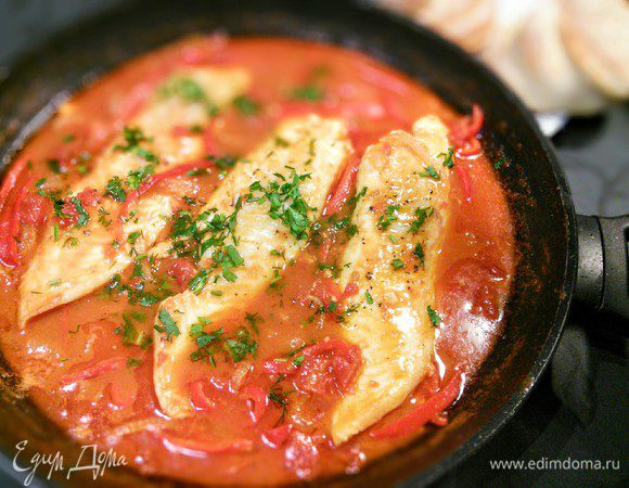 Посыпать рубленной зеленью, накрыть крышкой и убрать с огня. Дать блюду настояться и отдохнуть минут 10-15. 