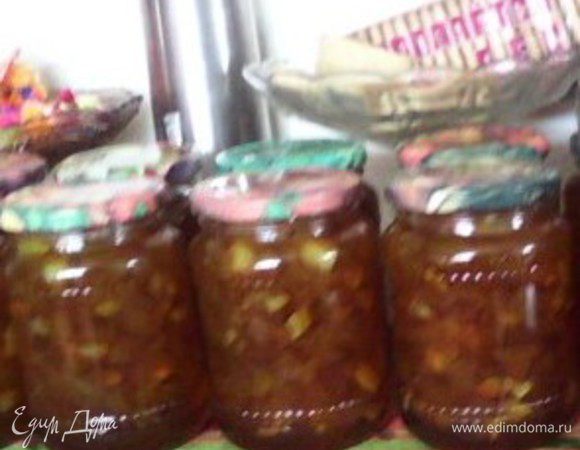 Кубики все опустились в сироп, приобрели янтарный цвет, напитались цитрусовым ароматом. (Не развалились и сохранили массу полезных веществ!)
Теперь снова ставим на огонь, доводим до кипения и раскладываем в подготовленные баночки и закрываем любыми крышками.
Так как сахара мы положили 2 к 1, то ваше варенье может храниться не один год. 
