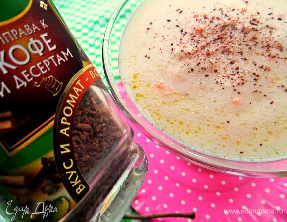 Верх посыпаем приправами для десертов из меленки. В ней такой состав: гвоздика, корица, коричневый сахар, кардамон, ваниль. Или берём щепотку корицы!