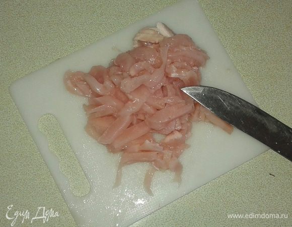 Филе порезать полосочками.