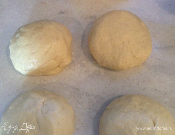 Разделим на 4 равные части (у меня получились по 350 гр каждый).