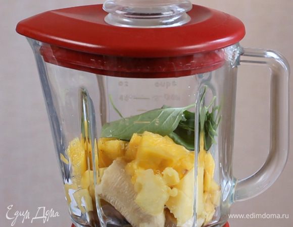 Сложить все ингредиенты в блендер и взбить.