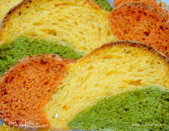 Смажьте водой и отправьте выпекаться на 30-35 минут. Остудите на решетке и удивляйте гостей! Приятного аппетита!