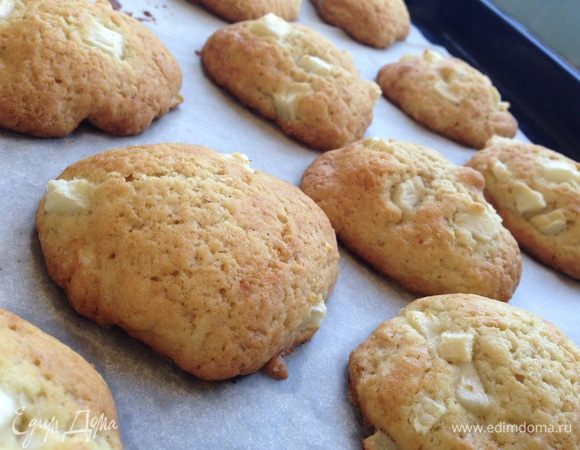 Выпекать при температуре 180°С 10-12 минут, до золотистого цвета.