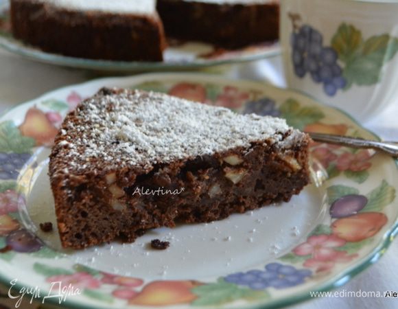 Готовый кекс разрезаем и подаем к столу теплым или остывшим. Можно припылить сахарной пудрой по желанию. Приятного чаепития.