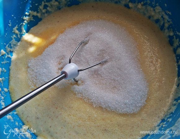 Добавляем сахар.