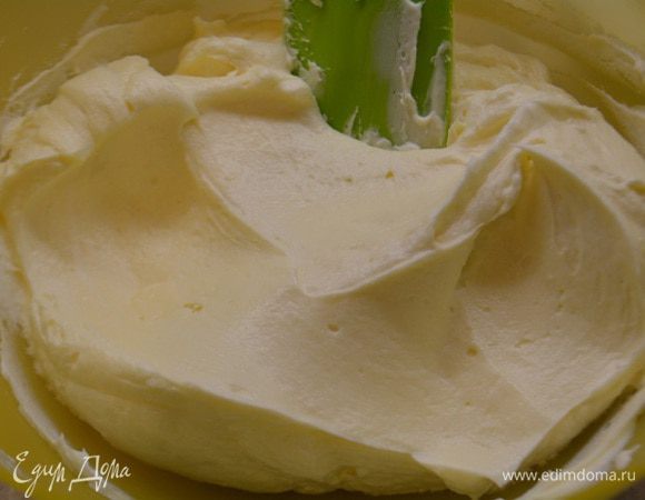 Добавить краситель по желанию и перемешать до однородности цвета.