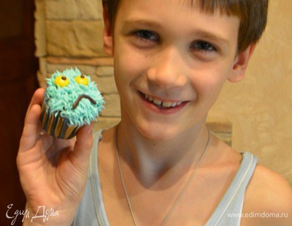 А вот и счастливый поедатель! Сюрприз удался)
Приятного аппетита!