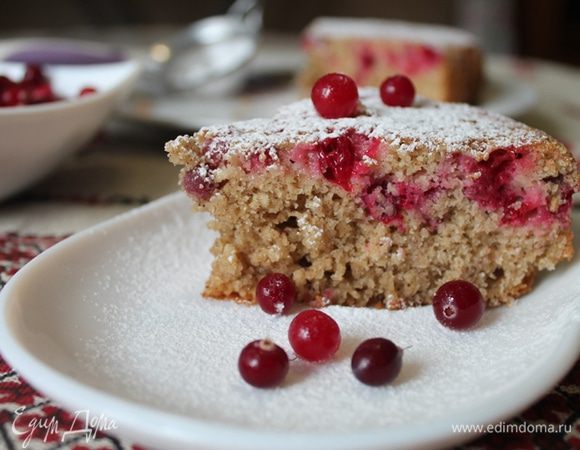 Присыпать пирог сахарной пудрой и можно угощаться!