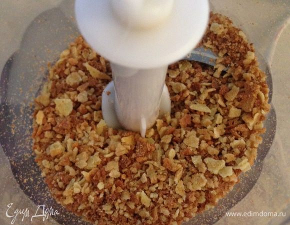 Блин для посылки измельчаем блендером до крошки.