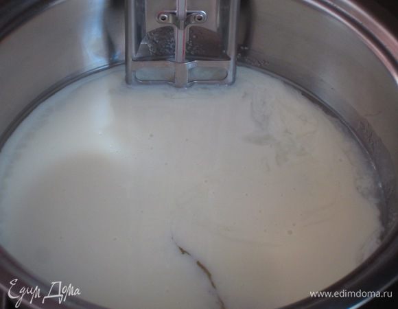 235 г сахара, воду, сгущённое молоко нагреть до 120 С, постоянно помешивая.