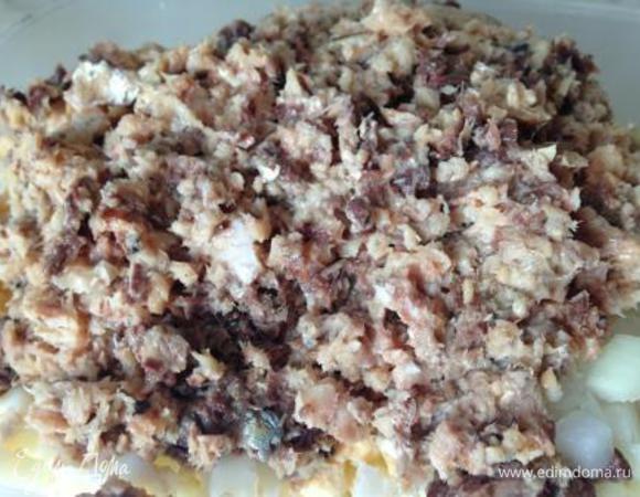 И раздавленные вилкой сардины.