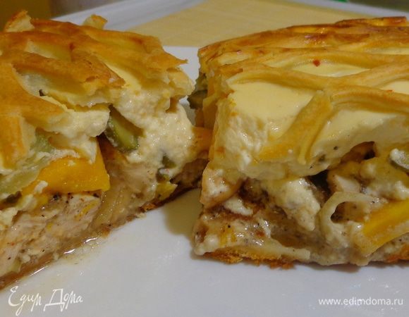 Нарезать на кусочки. Пирог получается очень вкусный и сочный!

Приятного аппетита!