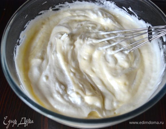 И аккуратно, плавными движениями вмешайте в "подошедшее" тесто...