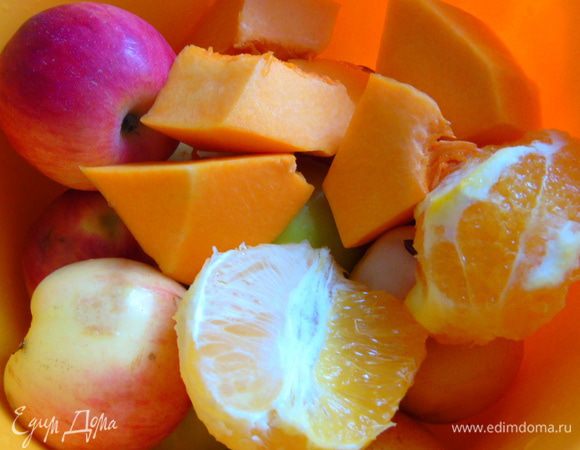 Помойте, очистите и нарежьте при необходимости.