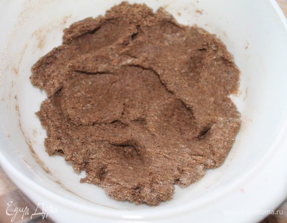 Заварить кипятком, накрыть крышкой и укутать потеплее. Дать ей медленно остыть до комнатной температуры.