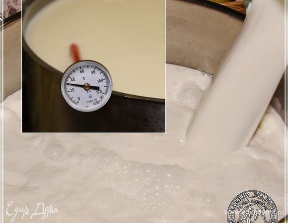 Молоко. Нагреваем до температуры от тридцати до тридцати восьми максимум, градусов.
