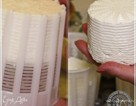 Через пару часов, сыры надо перевернуть. В формах. Чтобы головки, которые получаются, стали более плотными.