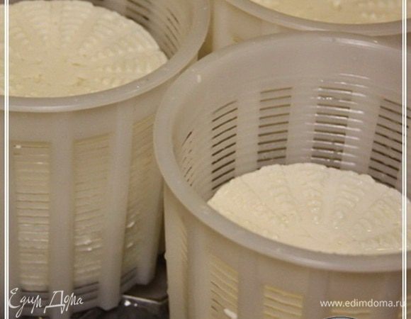 И, снова, пусть еще постоит сыр … в формах. Часок.
